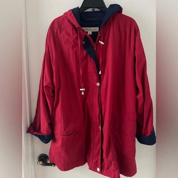 London Fog Limited Edition Ruby Red Light Coat Large - Picture 1 of 5